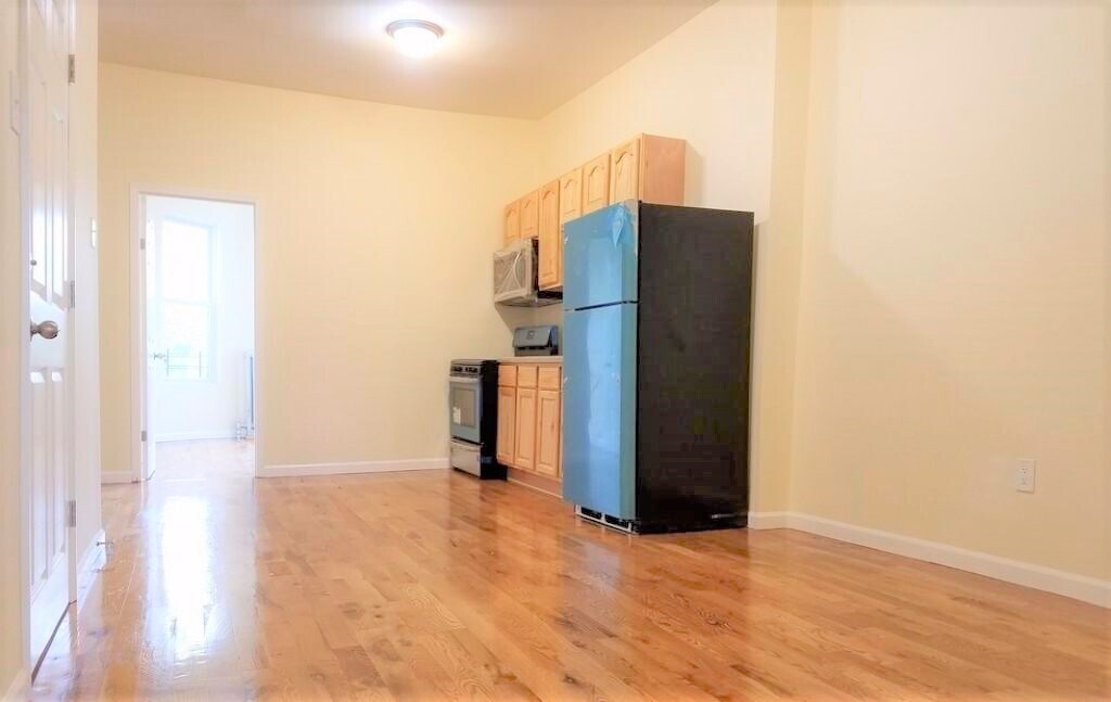 Foto principal - 255 Covert St.