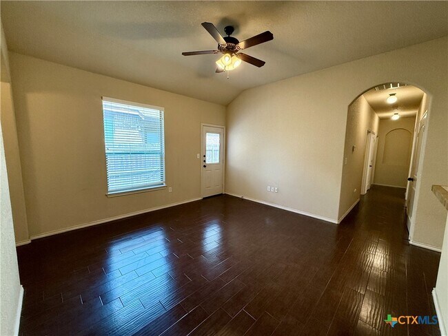Foto del edificio - 685 Creekside Cir