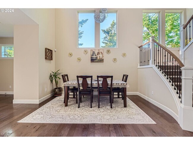 Building Photo - Incredible 5Bd/3.5Ba Plus Bonus Room in Be...