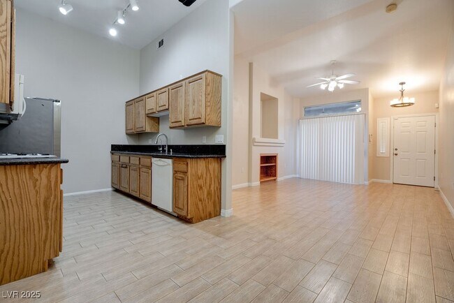 Foto del edificio - 2305 W Horizon Ridge Pkwy