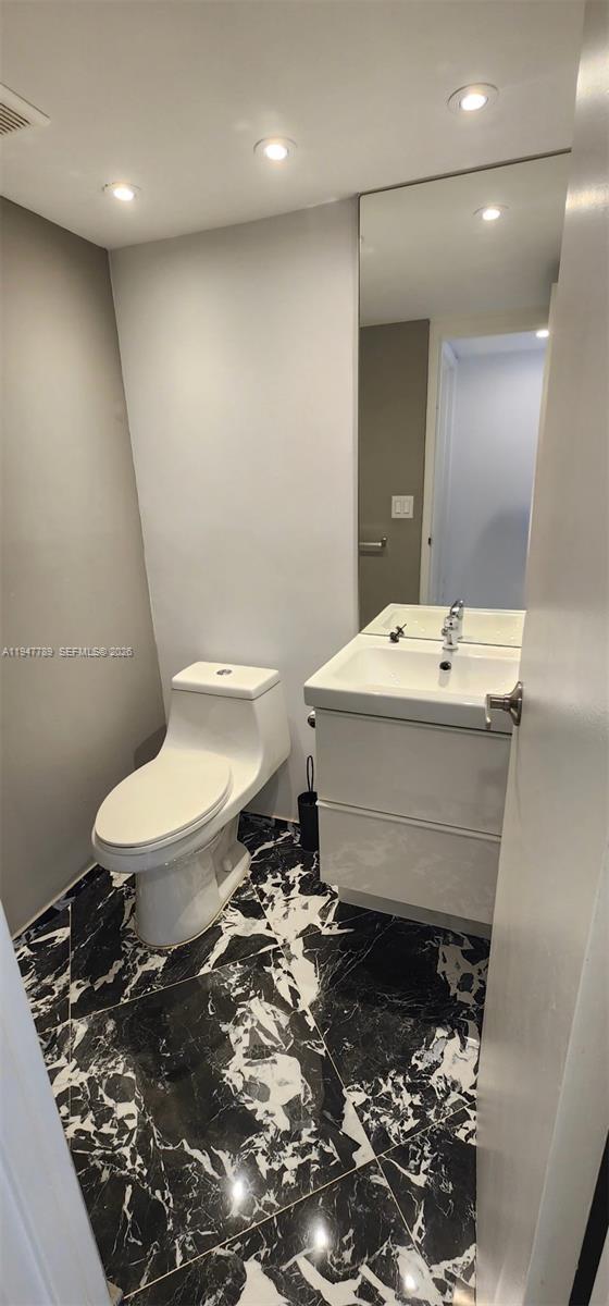 Foto del edificio - 100 Bayview Dr