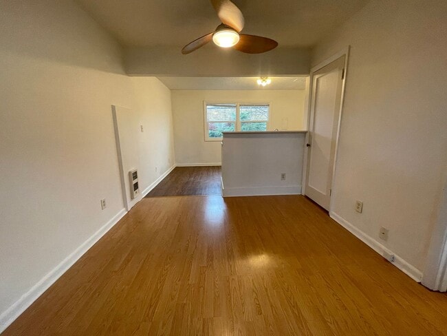 Building Photo - Cozy Woodlawn Studio with Full Kitchen