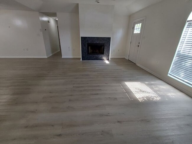 Building Photo - 1610 Thornton Ave