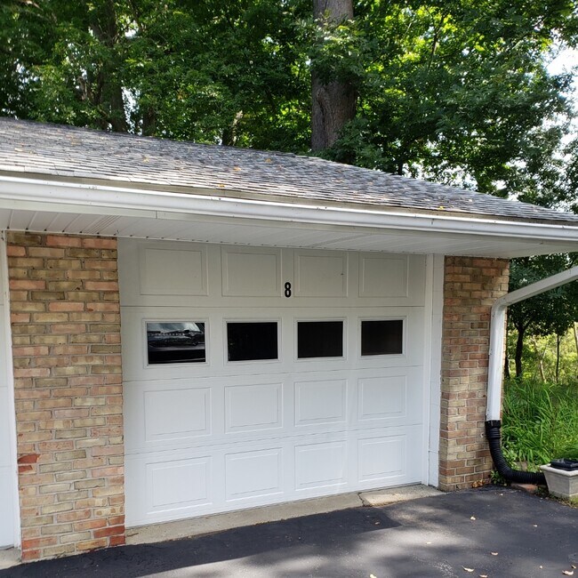 Building Photo - 6 Woodbrook Dr