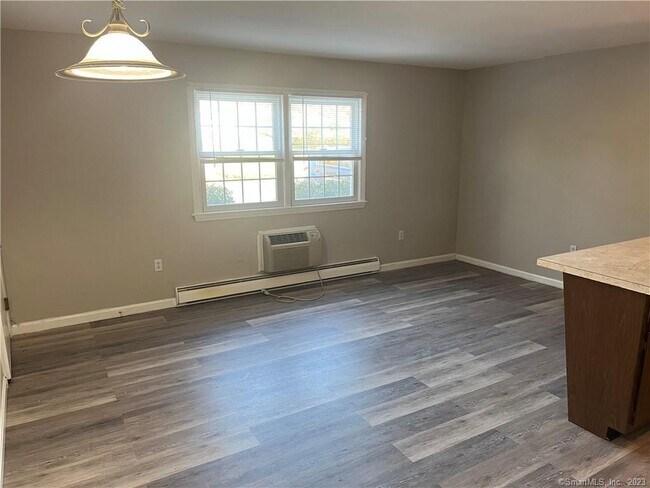 Building Photo - 3 Peggy Ln