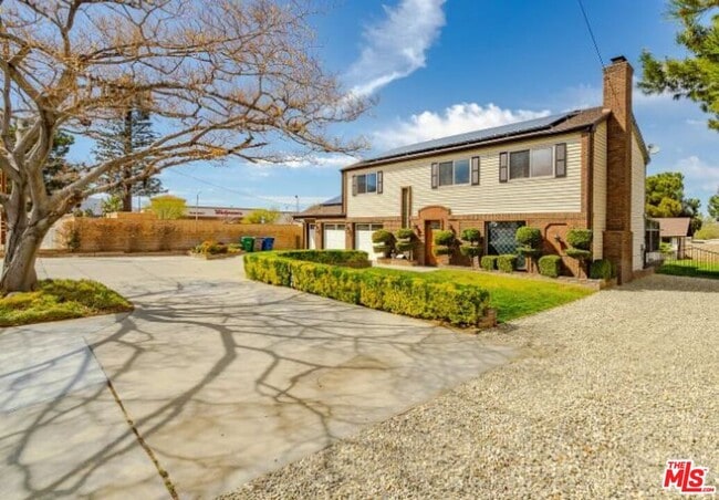 Building Photo - 4855 Ave