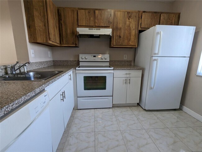 Foto del edificio - 8540 N Sherman Cir