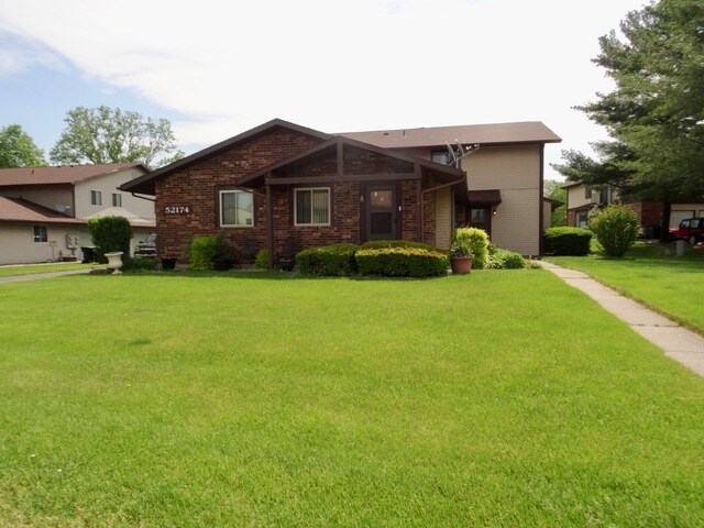 Foto del edificio - 52171 Friars Ct