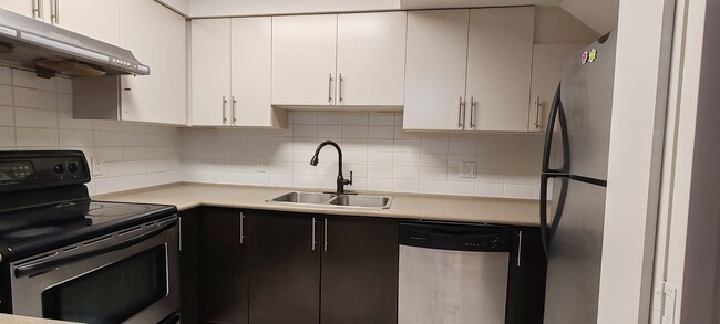 Building Photo - 5649 Kings Rd
