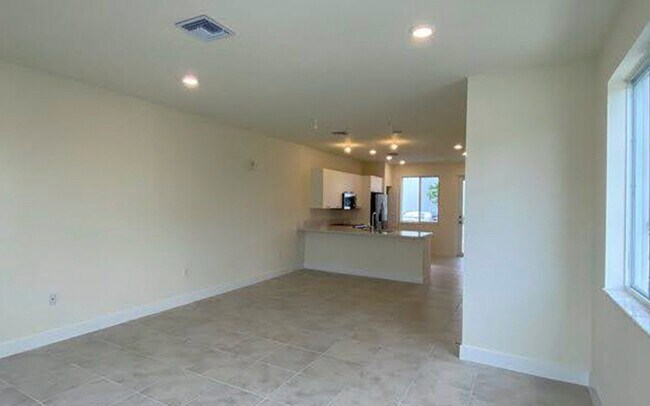 Foto del edificio - 6425 NW 103rd Pl