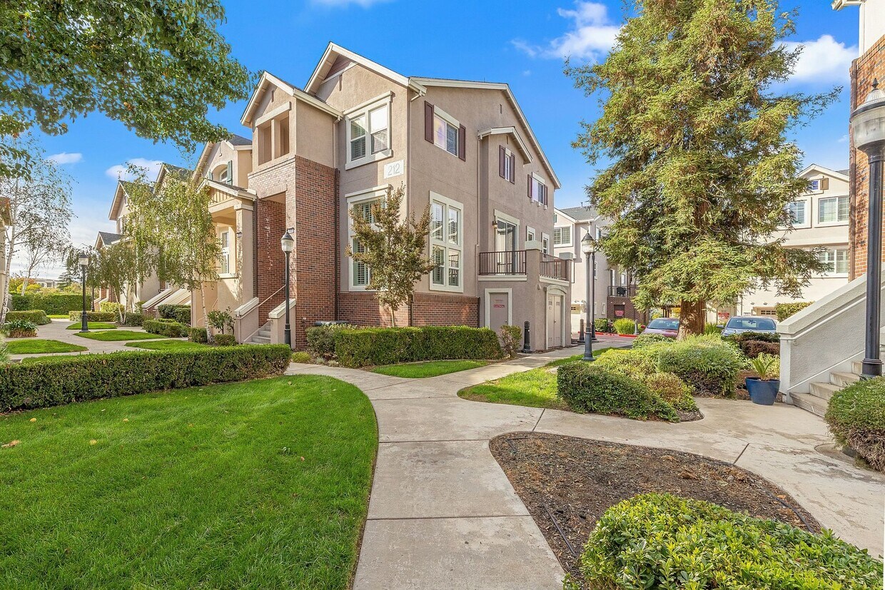212 Wood St, Livermore, CA 94550 Townhome Rentals in Livermore CA
