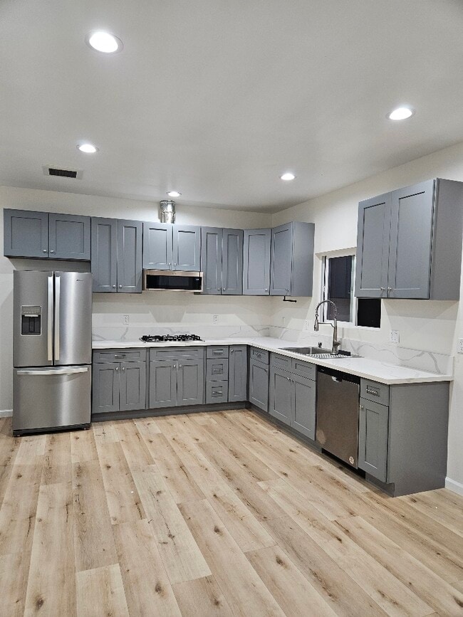 Building Photo - 1506 W Anahurst Pl
