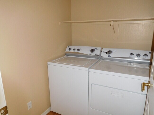 Foto del edificio - COMING SOON! Beautiful 4 Bed 2000+ SFT pro...