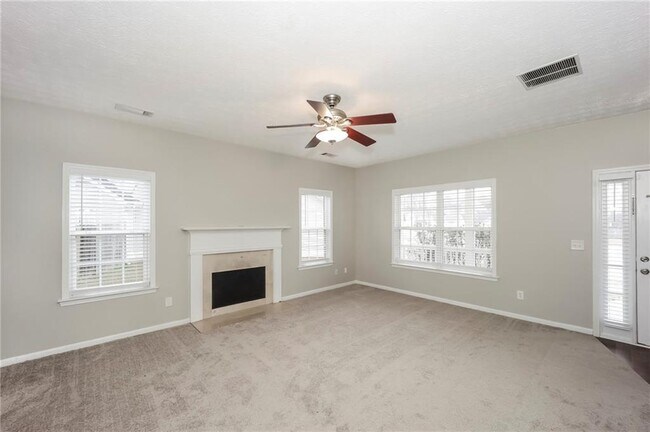 Foto del edificio - 60 Roxbury Ln