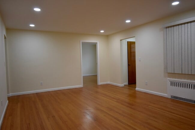 Building Photo - 356 Slocum Way