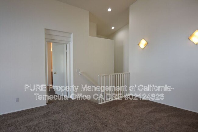Foto del edificio - 5560 Renaissance Ave