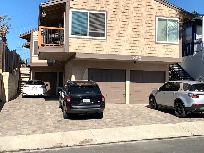 Building Photo - 308 Avenida Santa Barbara