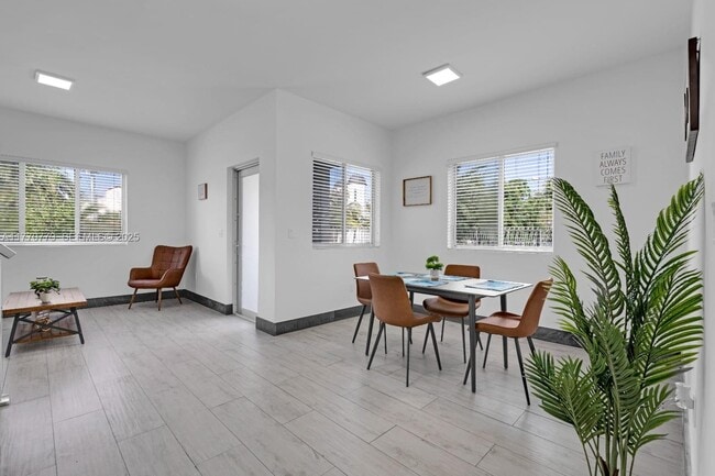 Foto del edificio - 15450 NW 2nd Ave