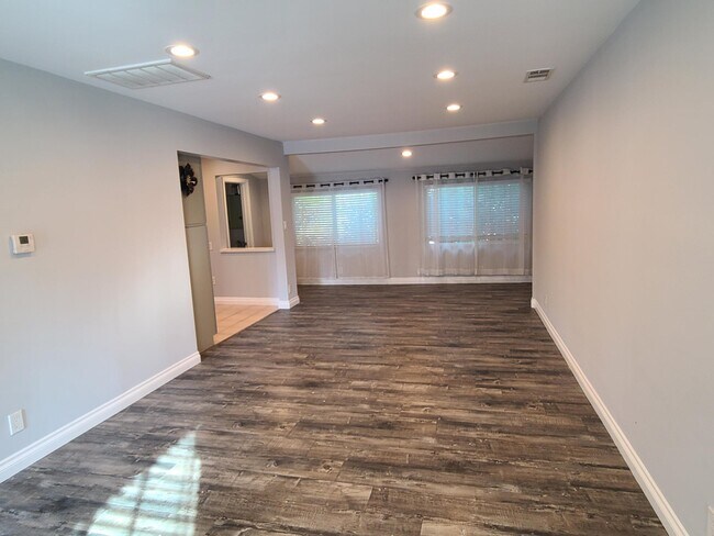 Foto del edificio - 1720 S Baldwin Ave