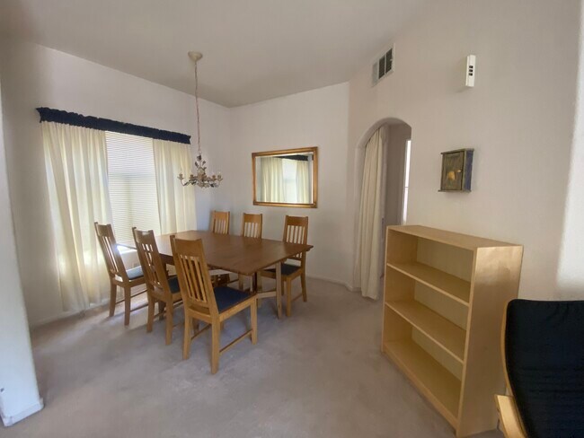 Foto del edificio - 2975 Bluegrass Ln