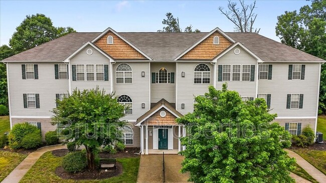 Foto del edificio - 6113 Hedgecock Cir