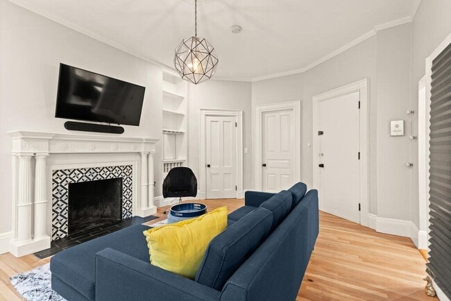Building Photo - 473 Beacon St