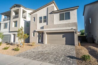 Building Photo - 5905 Becklow Gdns Ave