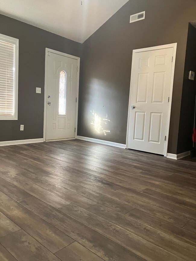 Foto del edificio - 2745 Navigator Cir