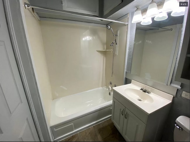 Bath - 1116 N Bell Ave