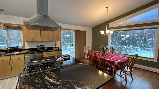 Building Photo - 3 Bed/2 Bath/2 Car Garage on beautiful 2 a...