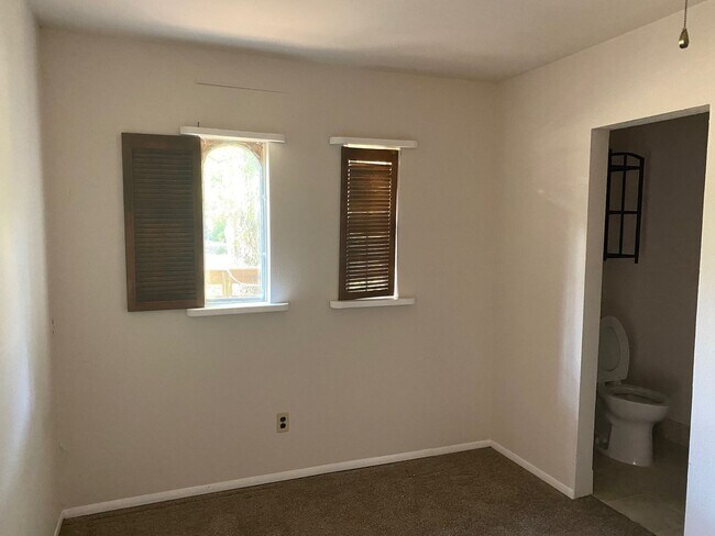 Foto del edificio - 1202 Idlewood Dr