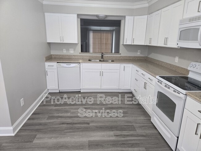 Building Photo - 674 Lord Dunmore Dr
