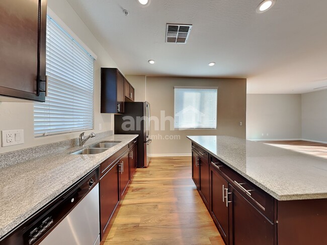 Foto del edificio - 20721 W Stone Hill Rd