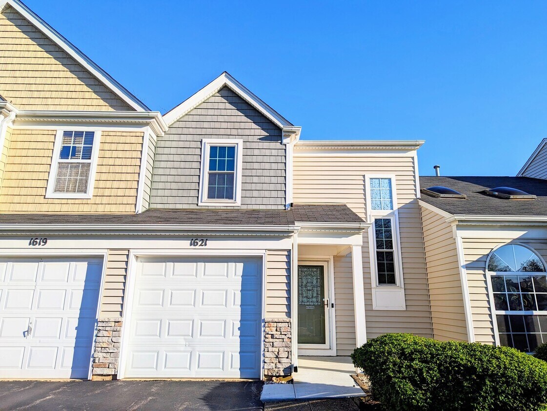 Primary Photo - 1621 College Green Dr