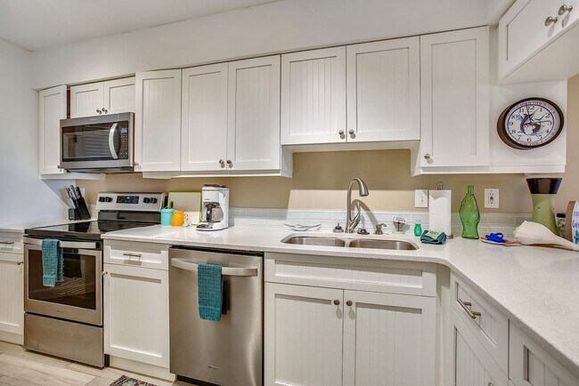 Building Photo - 210 Ocean Hibiscus Dr