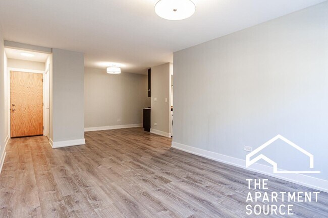 Photo - 445 W Barry Ave (Chicago, IL) Apartment