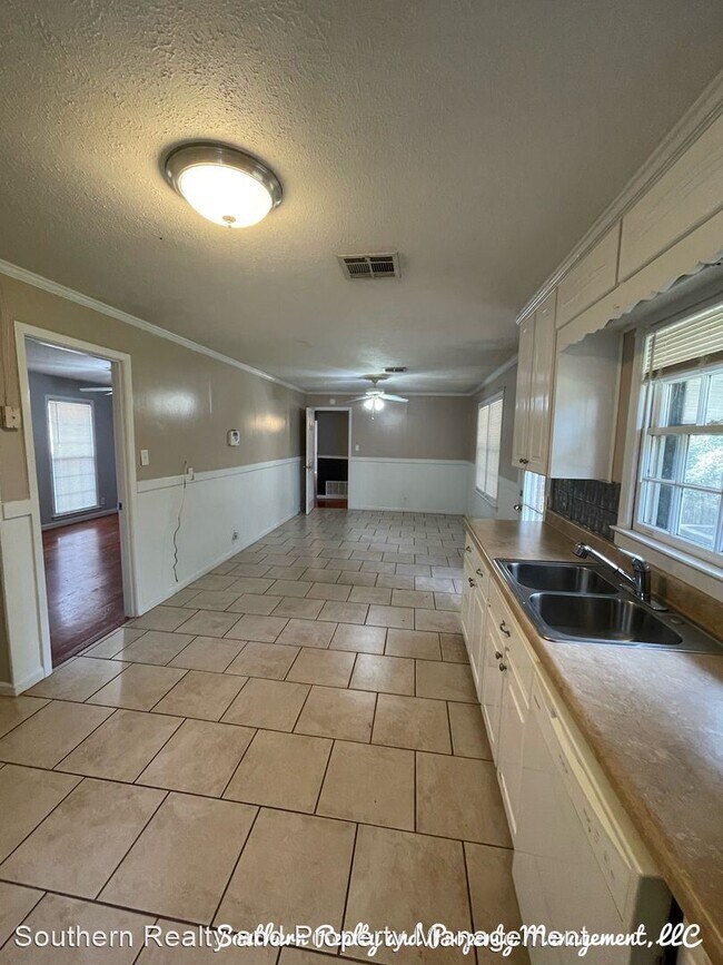 Building Photo - 3 br, 2 bath House - 120 Lawrence Street