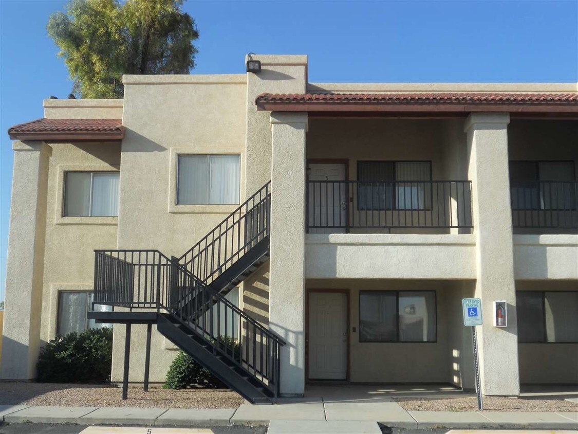 Primary Photo - 215 N Marshall Loop Rd