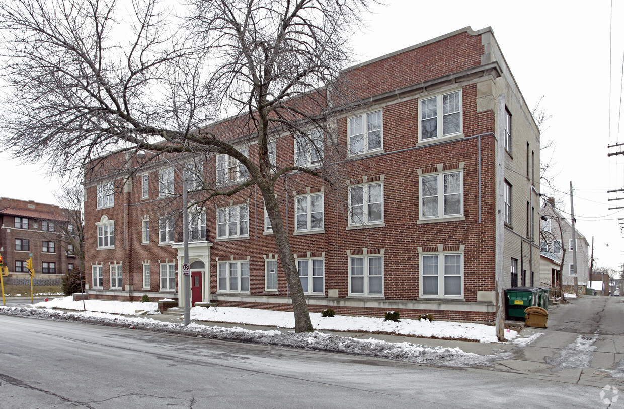 Foto del edificio - 1725 E Park Place