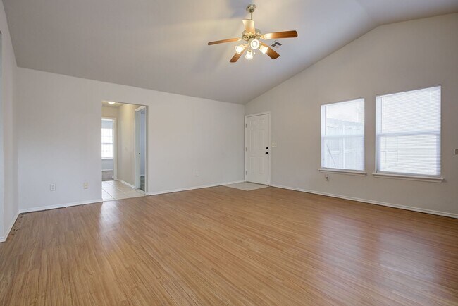 Foto del edificio - Beautiful 3BD/2BTH Duplex in Norman!