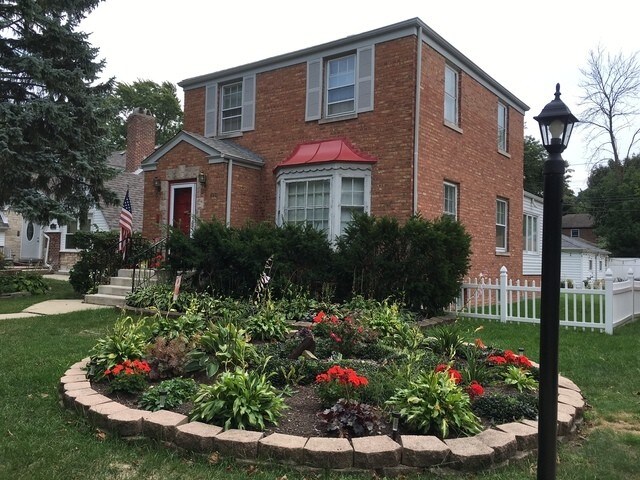 Building Photo - 4921 Lunt Ave