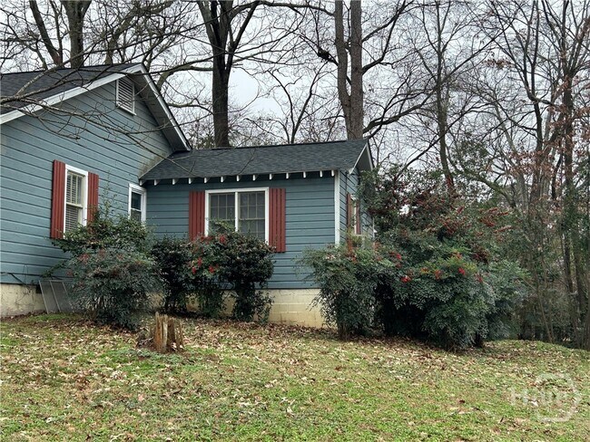 Foto del edificio - 396 Pinecrest Dr