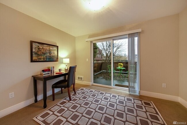 Building Photo - 3841 Woodland Park Ave N