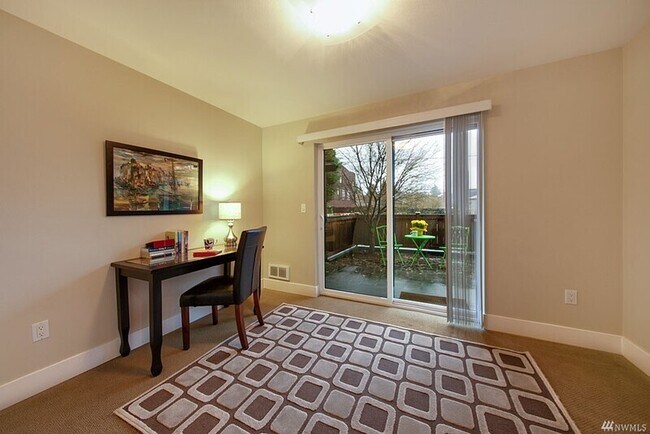 Foto del edificio - 3841 Woodland Park Ave N