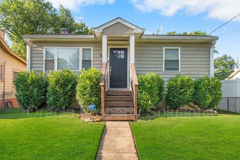 Primary Photo - 5803 Ravenswood Rd