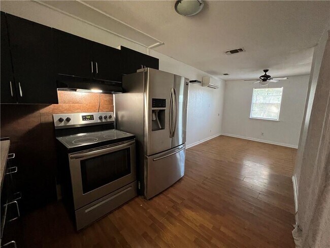 Foto del edificio - 327 W Olive St