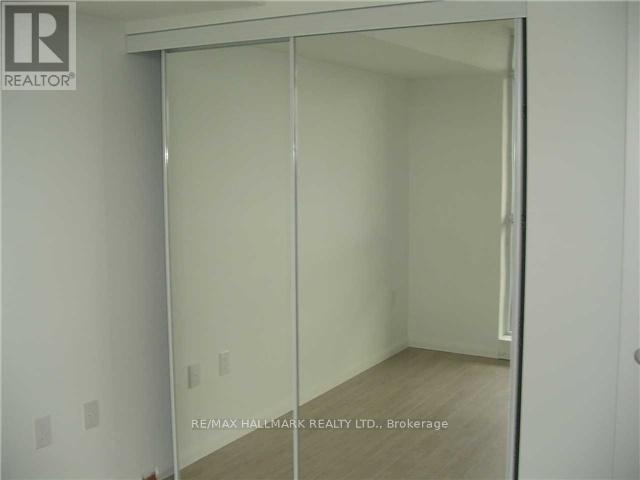 Photo du bâtiment - 830-2830 Lawrence Ave W