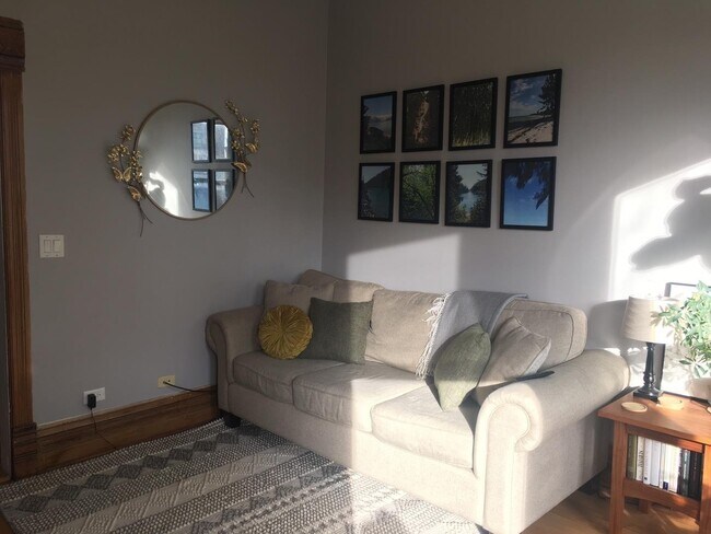 Foto del edificio - 1236 W Oakdale Ave