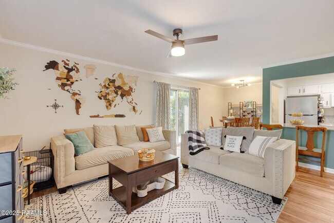 Foto del edificio - 211 Versailles Blvd