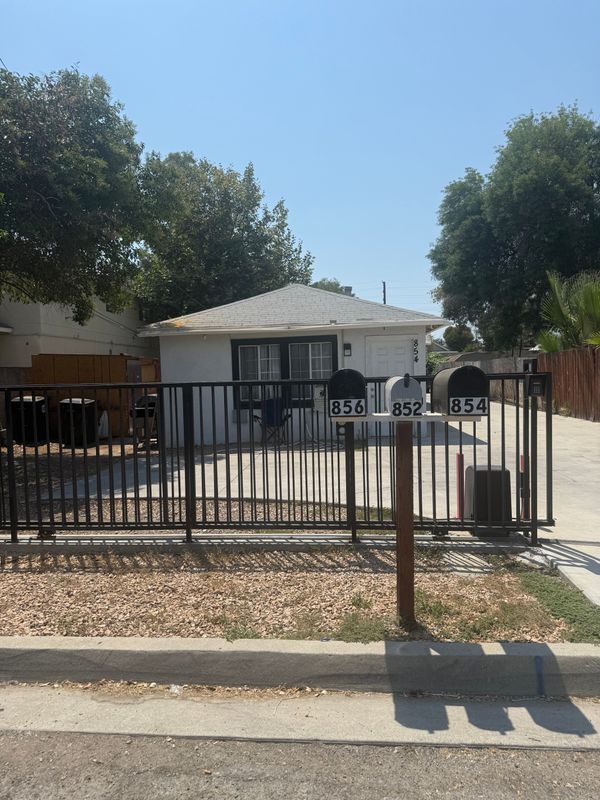 Foto del edificio - 854 N Lugo Ave